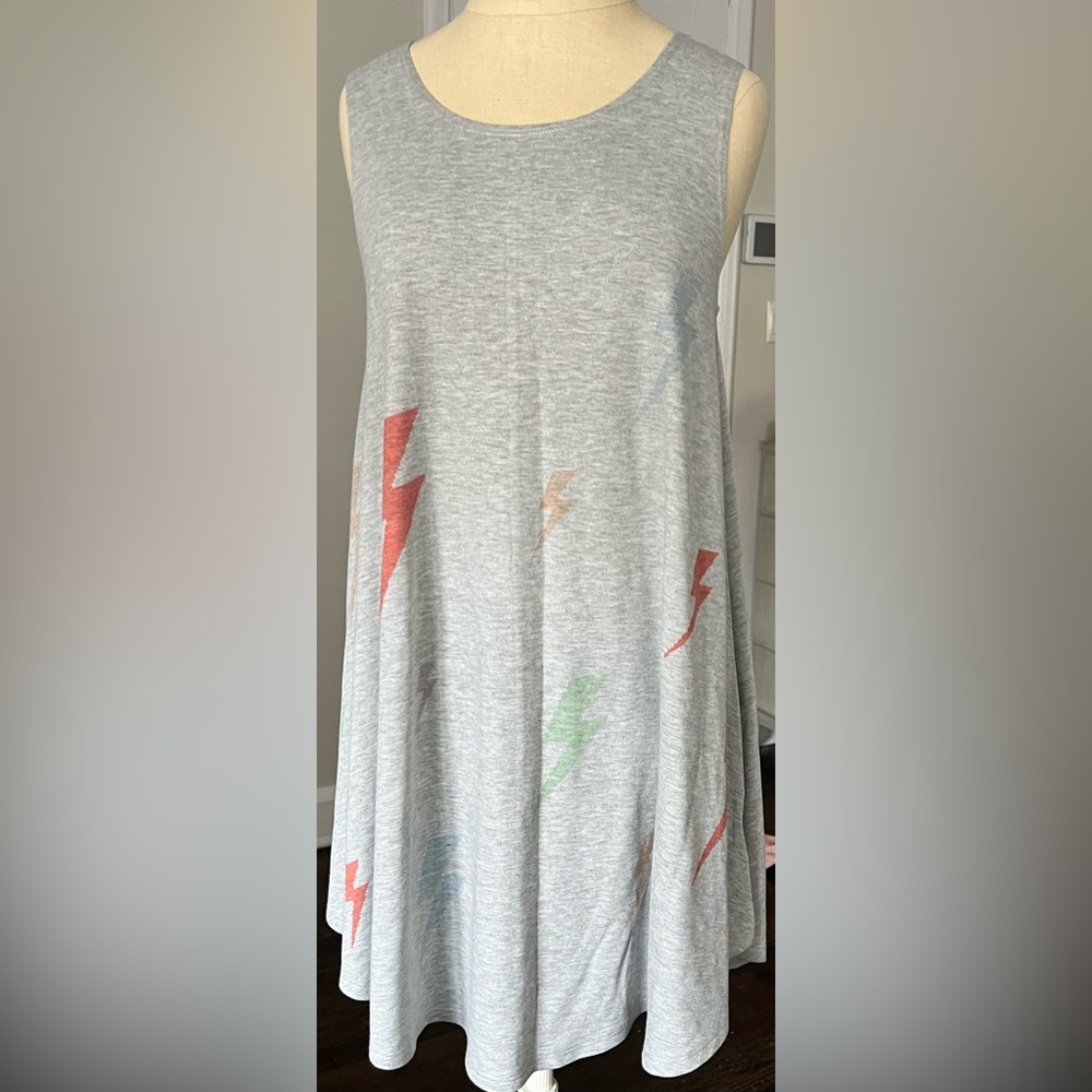 A must have for summer!! Comfy sleeveless dress with lighting bolt print ⚡️